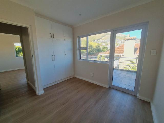 Apartment for rent in Fresnaye, Cape Town