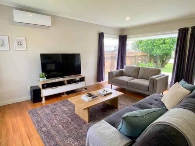 House for rent in Awhitu, Oroua County