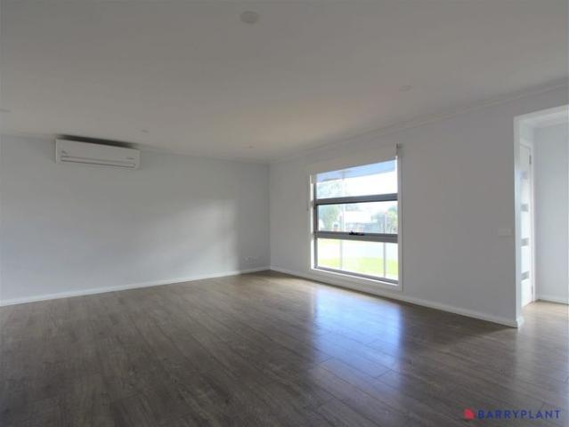 House for rent in Wimbledon Heights, Victoria