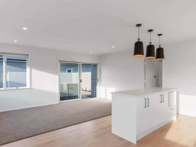 House for rent in Point England, Oroua County