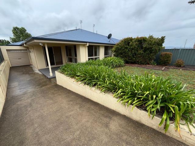 Townhouse for rent in Hillvue, Tamworth