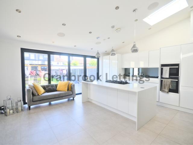 Apartment for rent in Hainault, Greater London