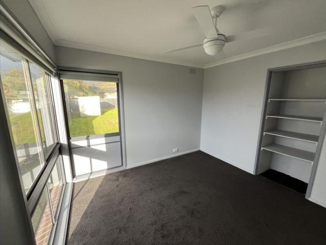 House for rent in Churchill, Victoria