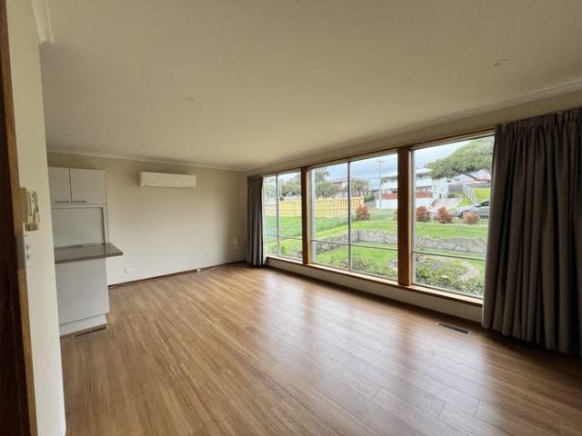 House for rent in Churchill, Victoria