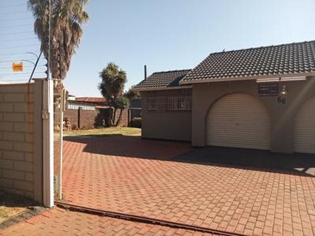 House for sale in Mohlakeng, Gauteng