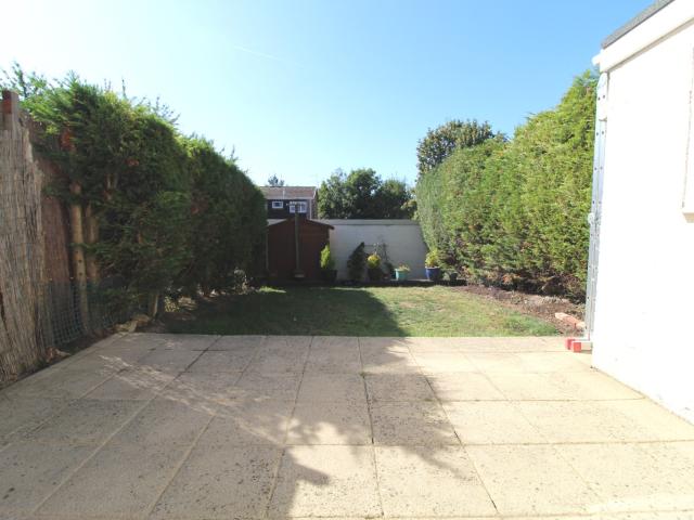 House for rent in Grovehill, Pouchen End