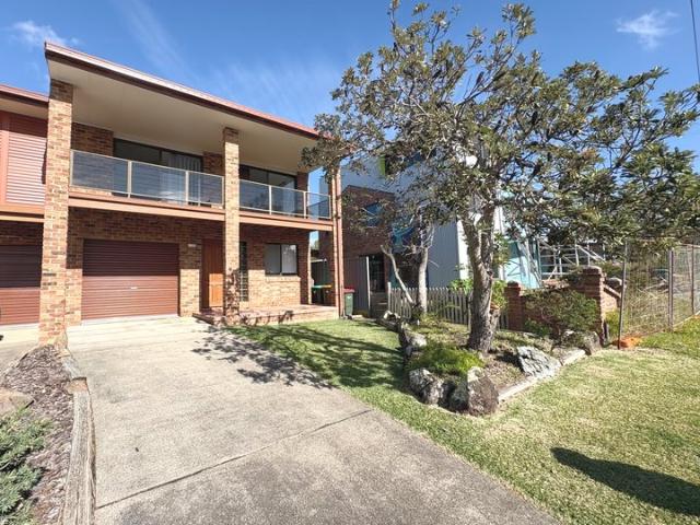 Townhouse for rent in Wallabi Point, New South Wales