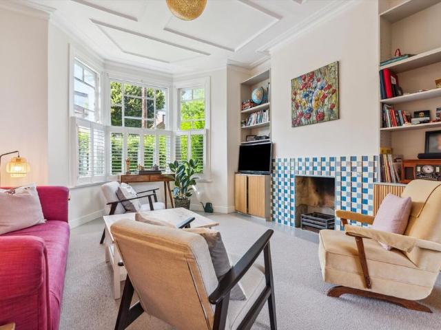 House for rent in Brondesbury, Greater London