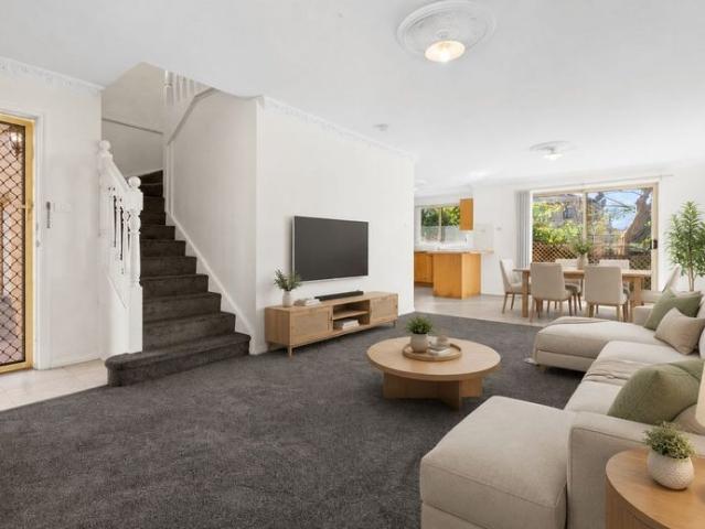 Townhouse for rent in Wollongong West, New South Wales