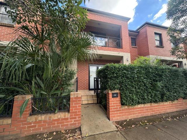 Townhouse for rent in Sydney, New South Wales