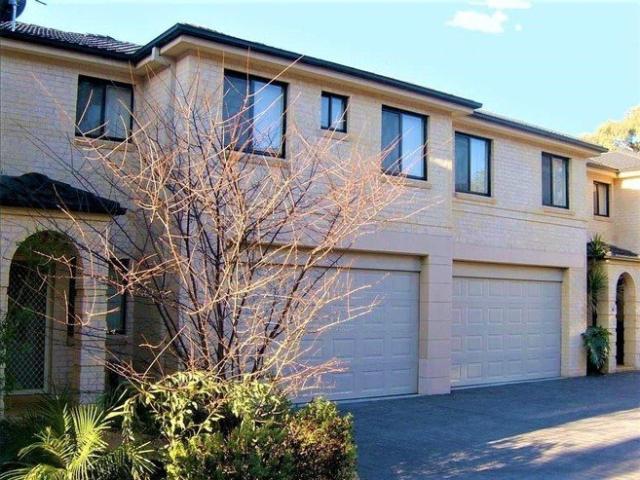 Townhouse for rent in Sydney, New South Wales