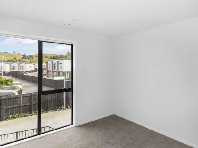 Townhouse for rent in Owhata, Oroua County
