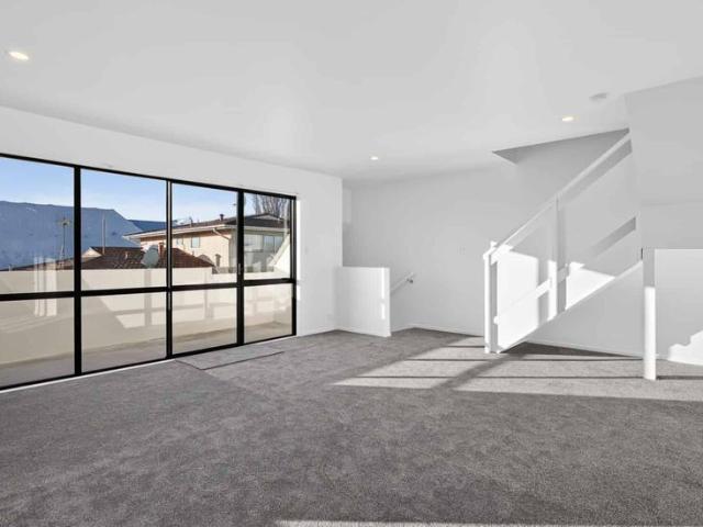 Townhouse for rent in Saint Albans, Canterbury