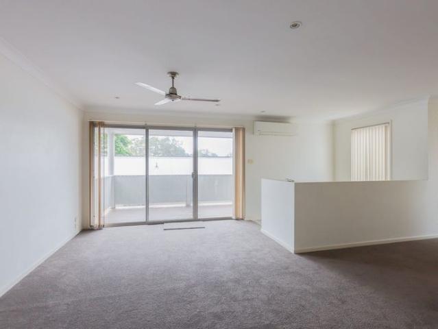 Townhouse for rent in Bayldon, Toormina