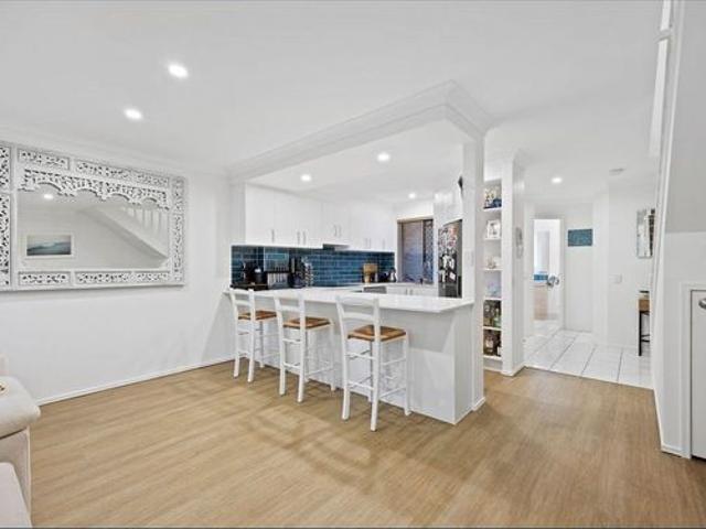 Townhouse for rent in Southport, Gold Coast City