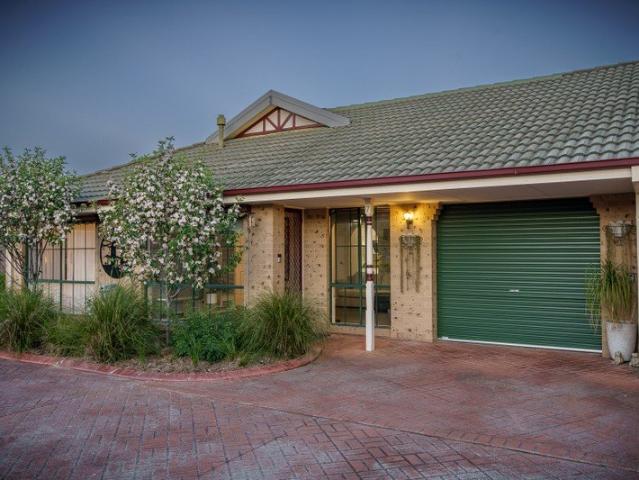 Townhouse for sale in Lavington, Albury