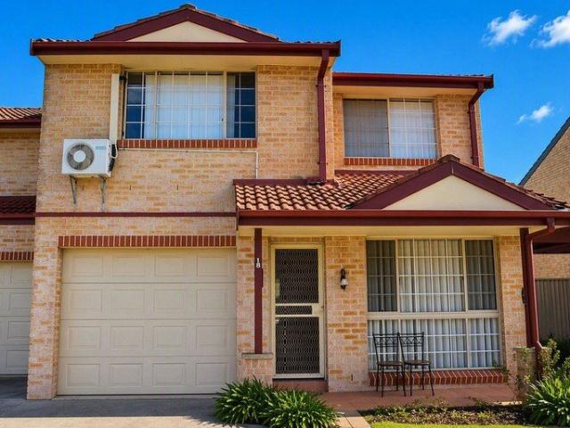 Townhouse for rent in Sydney, New South Wales