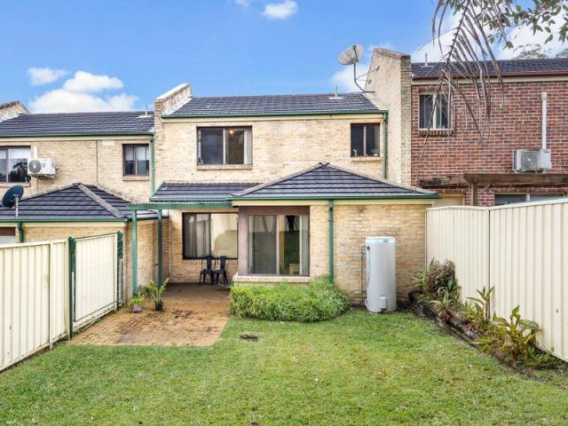 Townhouse for rent in Mardi, New South Wales