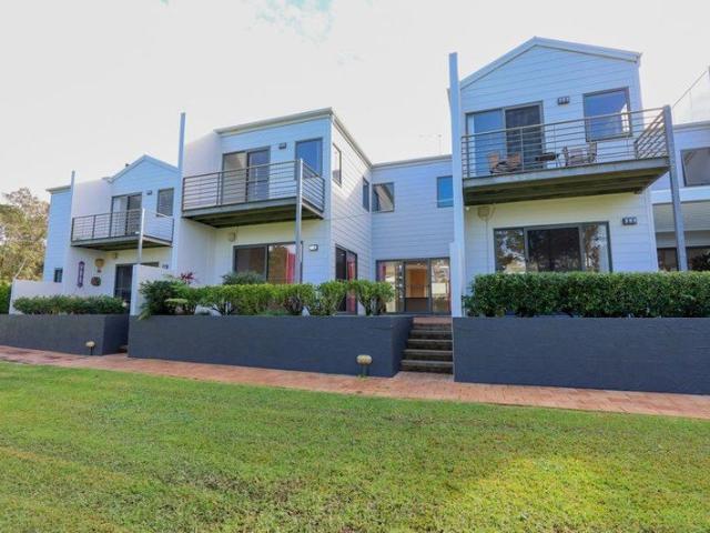 Townhouse for rent in Korora, New South Wales