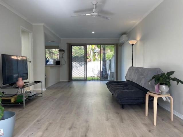 Townhouse for rent in Biggera Waters, Gold Coast City
