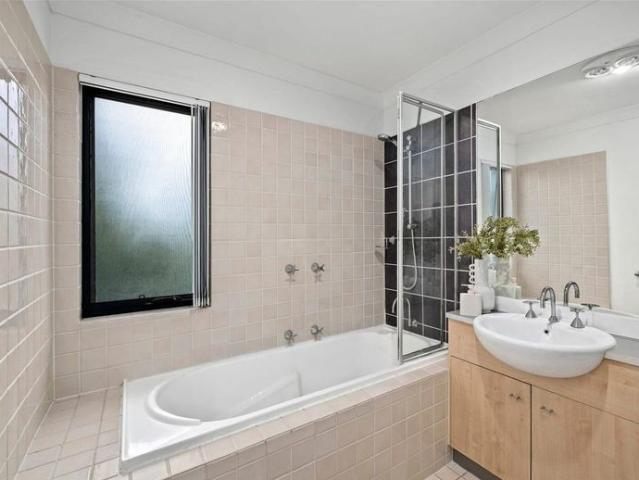 Townhouse for rent in Toombul, Queensland