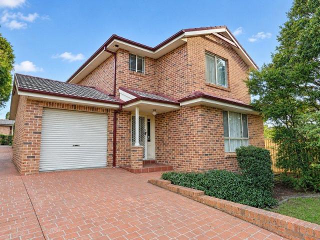Townhouse for rent in Pendle Hill, Sydney