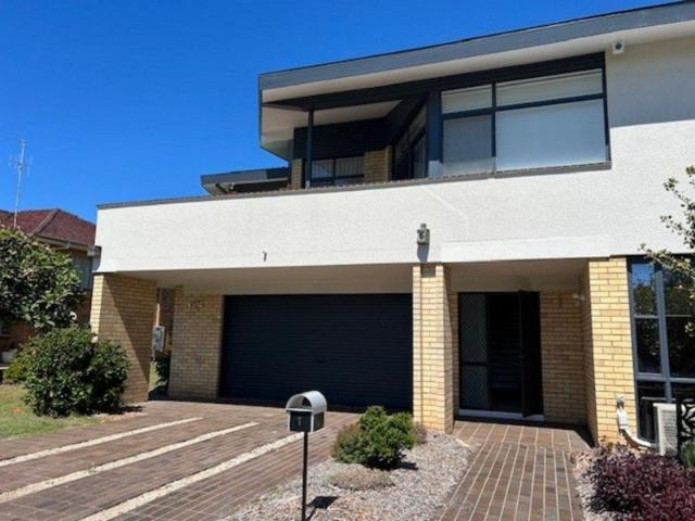 Townhouse for rent in Tuncurry, New South Wales