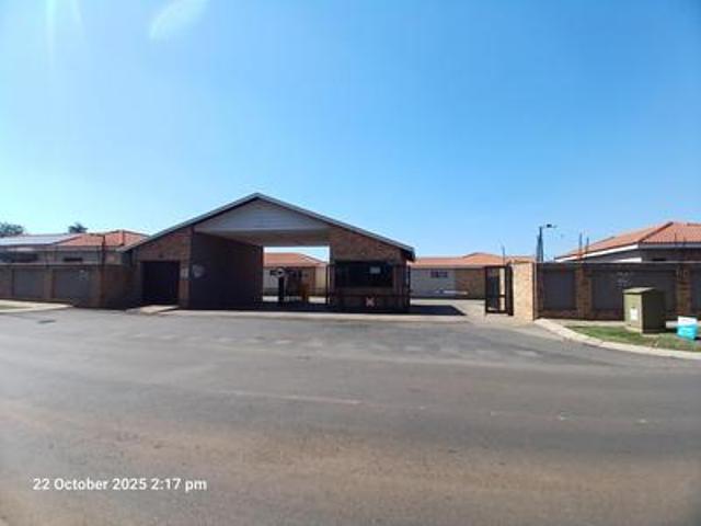 Townhouse for rent in Ekurhuleni, Gauteng