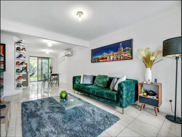 Townhouse for rent in Albert Heights, Greater Brisbane