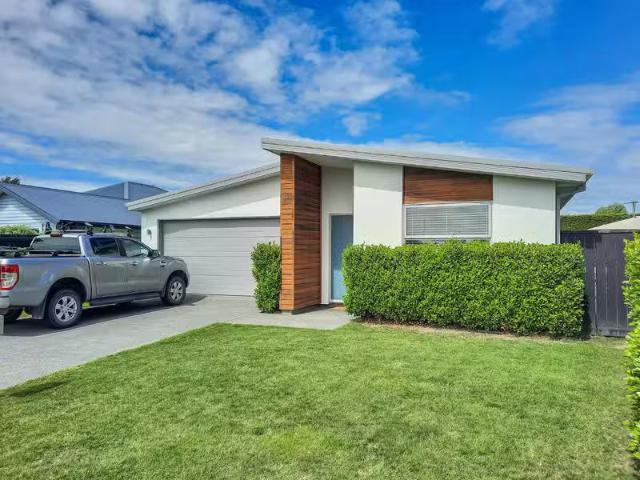House for rent in Chaslands, Canterbury