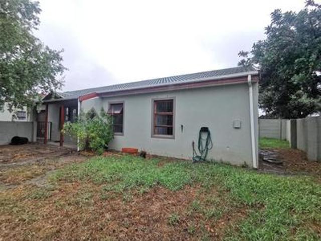 Townhouse for rent in Strand, Western Cape