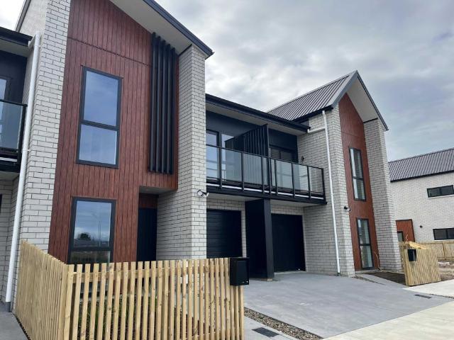 Townhouse for rent in Hamilton Central, Hamilton City