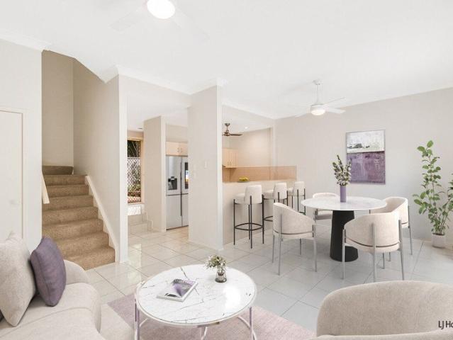 Townhouse for rent in Banora Point, New South Wales