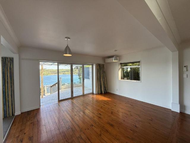 Apartment for rent in Whangaparaoa, Oroua County