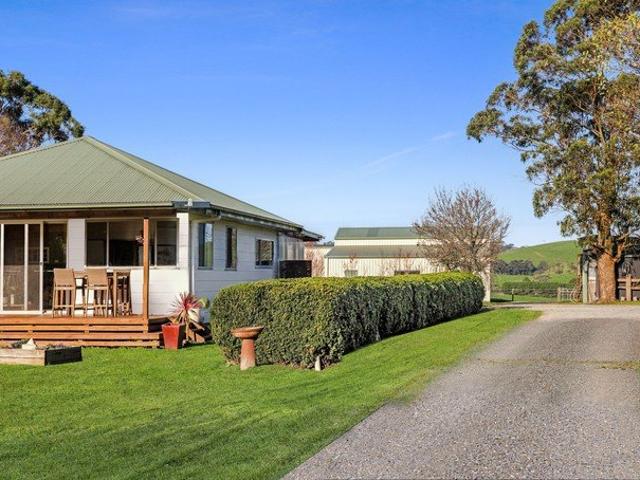 Cottage for sale in Fish Creek, Victoria