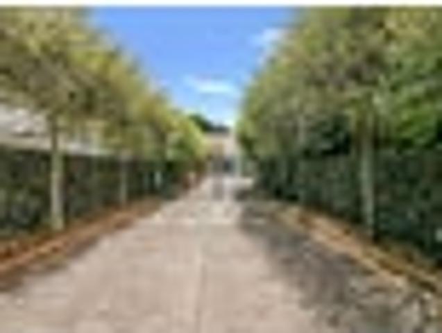 Townhouse for rent in Three Kings, Oroua County