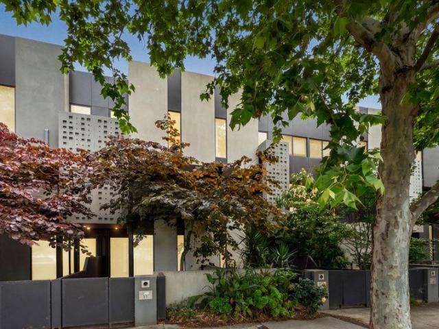 Townhouse for sale in Dandenong, Melbourne