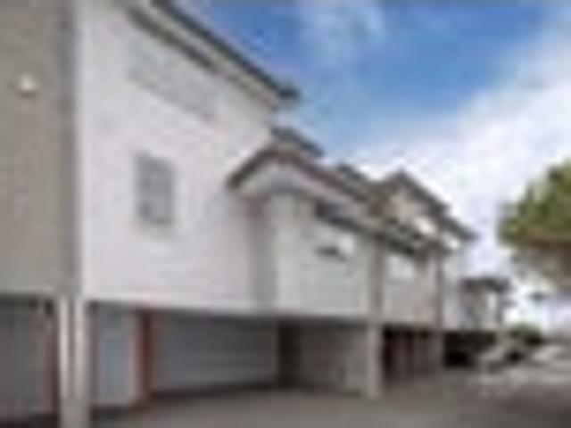 Townhouse for sale in Edgeware, Canterbury