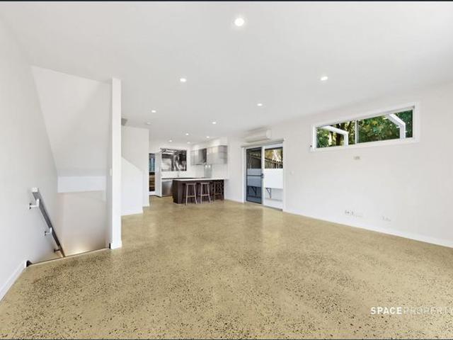 Townhouse for rent in Toombul, Queensland