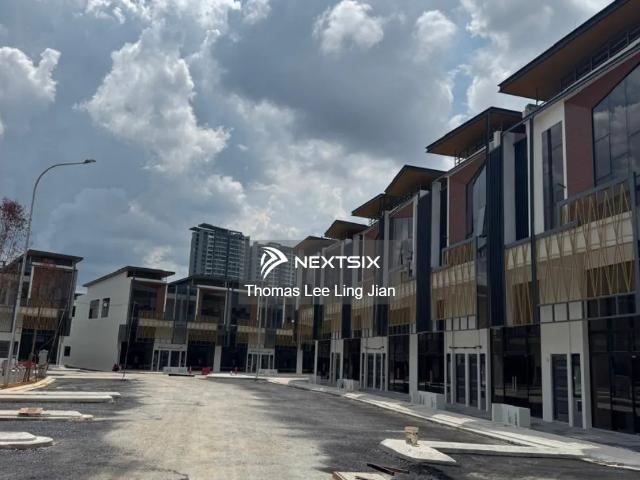 Shop for rent in Long Miri