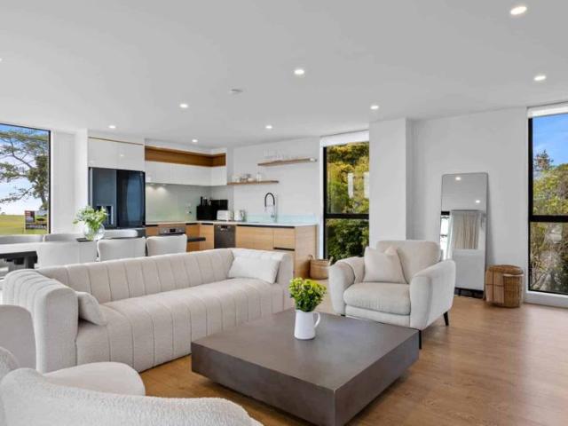 Townhouse for rent in Sunnynook