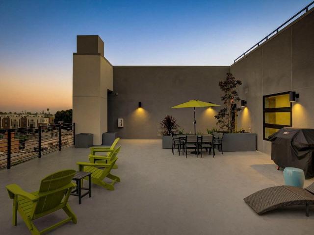 Apartment for rent in Canoga Park, California