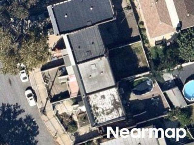 House for sale in The Bronx, Arverne