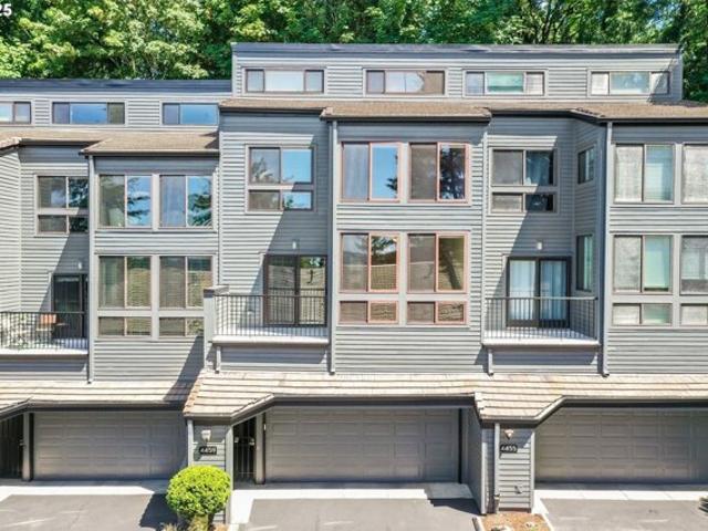 Condo for sale in Oregonia