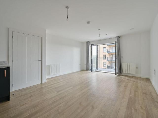 Apartment for rent in Watford Heath, Watford