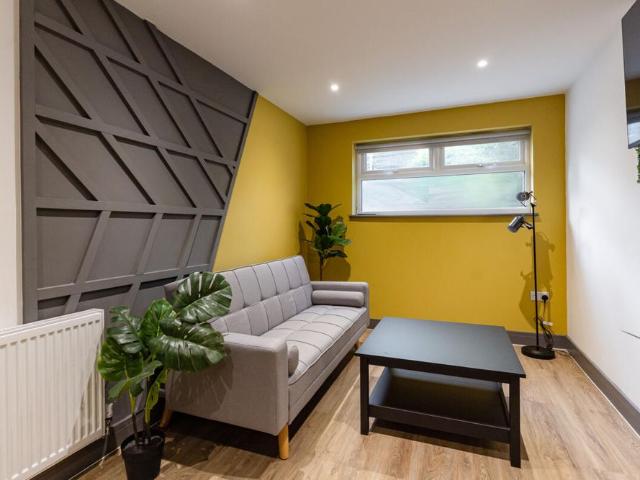 Room for rent in Sleepers' Hill, Hampshire