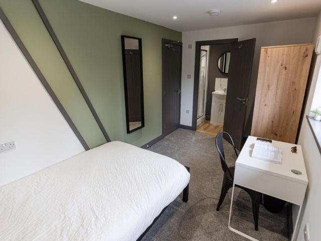 Room for rent in Sleepers' Hill, Hampshire