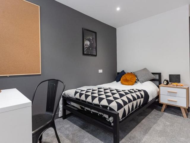 Room for rent in Sleepers' Hill, Hampshire