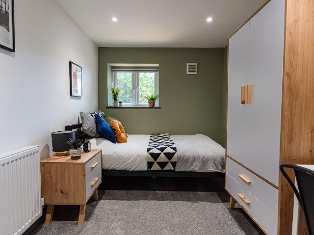 Room for rent in Sleepers' Hill, Hampshire