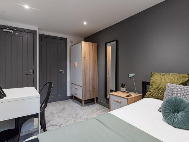 Room for rent in Sleepers' Hill, Hampshire